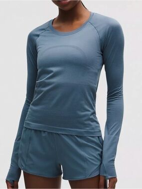 lululemon athletica Long Sleeve Crew Top in Slate Blue size 4